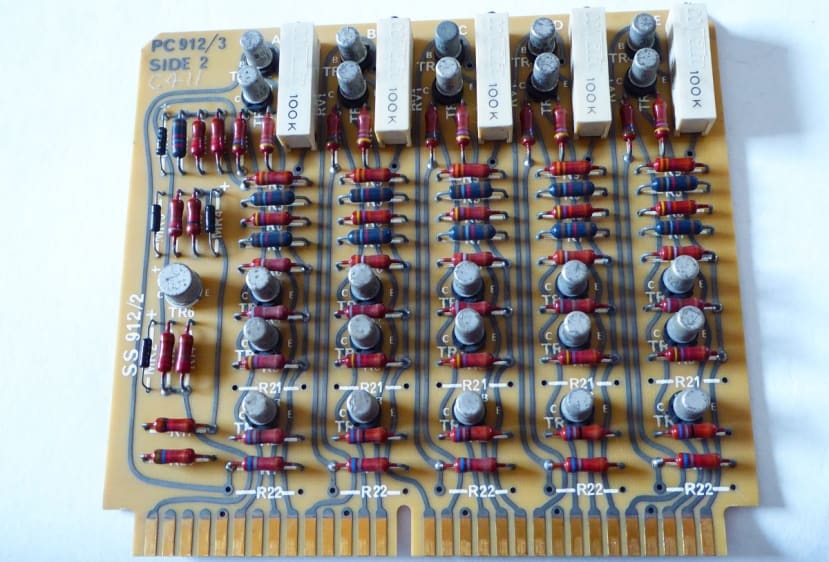 コンピューターへのデータ入力用メディアとしても使われた